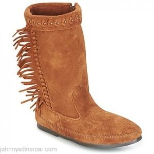Minnetonka Luna Fringe Boot - Size 10, Brown.